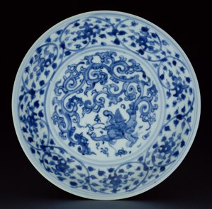 Prato pintado com um dragão (porcelana)