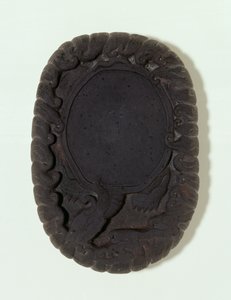 Tinta esculpida como a grande e mítica tartaruga Lo-shu entre as ondas, provavelmente a dinastia Ming (pedra tuan cinza) (subaquática) (ver também 142695-6)