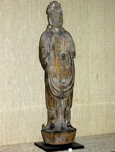 Kouan-yin, bodhisattva da compaixão, dinastia Song (960-1276) (madeira pintada)