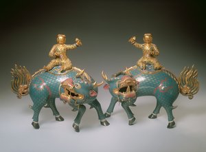 Par de Qilin, período Qianlong (1736-95) (cloisonne e champleve esmaltado com metal dourado) (para detalhes ver 272143)