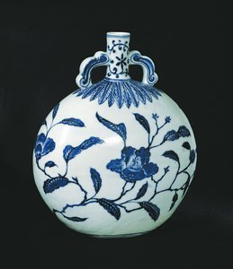 Peregrinos Cabaça Azul e Branca com Decorações Florais, c.1403-24 (cerâmica) de Chinese School