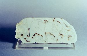Placa na forma de um tigre, dinastia Han (206-220) (jade)