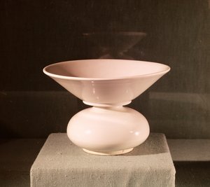 Spittoon, de Xian, Shaanxi, Dinastia Tang (618-907 dC) (porcelana)
