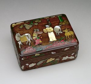 Caixa retangular de tzu-tan, representando um mensageiro imperial, para obter a liberação de Su Wu, feita pela oficina da família Chou, meados da dinastia Ming 1368-1644 (madeira com incrustações de pa-pao)