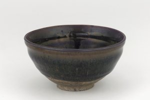 Bacia de chá no estilo de mercadoria de Jian, Nanping, província de Fujian, dinastia do sul da canção ou Yuan, do 13o-14o século (cerâmica)