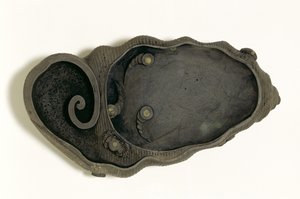 Tuan inkstone na forma de uma concha, dinastia Ching, do final do século 19 ao início-meados do século 19 (pedra esculpida) de Chinese School