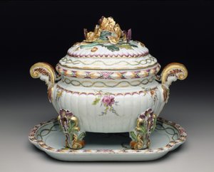 Terrina no suporte, c.1775 de Chinese School