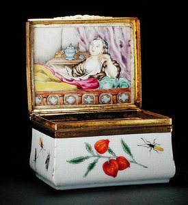Uma caixa de rapé heráldica (porcelana) (ver também 231338 e 231347)