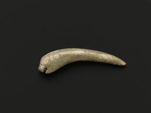 Orifício de enterro plug em forma de salto estilizado (nephrite verde mosqueado) de Chinese School Chinese School