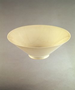 Yung lo taça de vinho dos fornos de Ching-te-Chen, c.1403-25 (porcelana)