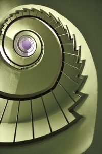 Escada em espiral geométrica