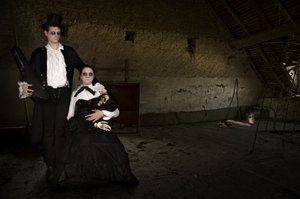 Casal gótico no sótão de Christine von Diepenbroek