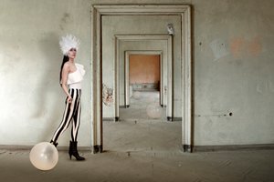 Moda surreal nas entradas de Christine von Diepenbroek