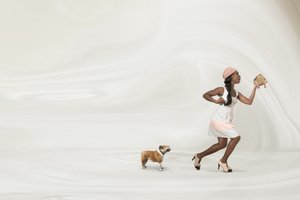 Mulher e cão caprichosos de Christine von Diepenbroek