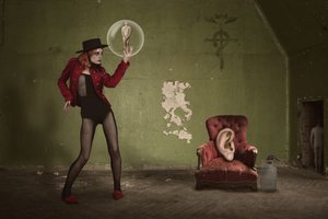 A bolha surreal de uma mulher de Christine von Diepenbroek