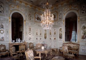 Vista da grande sala de estar do Chateau de Champs sur Marne. Decorada por Christophe Huet (1700-1759)