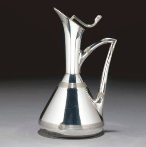 A Ewer de Christopher Dresser