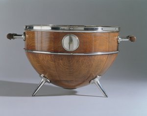 Bowl, 1880 (carvalho esquartejado, prata galvanizada e vidro)