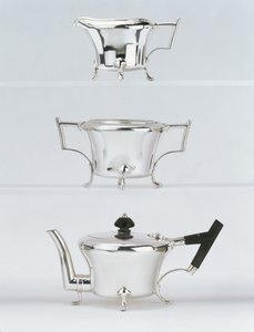 Serviço de chá de três peças, projetado em 1878, fabricado pela Hukin & Heath (galvanoplastia e ébano) de Christopher Dresser