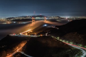 Névoa noturna na Golden Gate de Chuanxu Ren