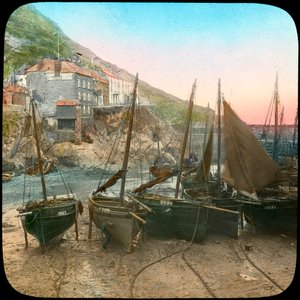 Frota pesqueira na maré baixa, Polperro, Cornualha, final do século XIX ou início do século XX
