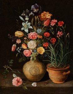 Natureza-morta com rosas, lírios, uma íris e outras flores num vaso de barro, com um vaso de cravos e uma borboleta num parapeito