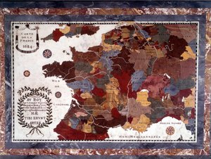 Mapa do século XVII da França com decoupage de diferentes regiões. Mesa ebene Napoleão III suportando um tampo de mosaico de pedras duras, mármore e albatro representando a França por volta de 1684, tampo da mesa fazendo parte do mobiliário de Maria Antoni de Claude-Antoine Couplet