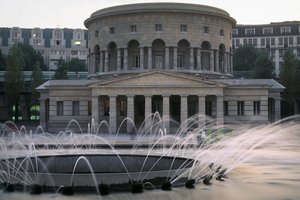 La Villette rotunda construída em 1789 por Claude Nicolas Ledoux.
