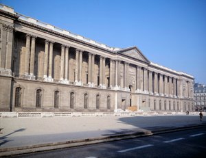 Vista do Palais du Louvre e dos colonnades. Criado pelo arquitecto Claude Perrault (1613-1688) de Claude Perrault
