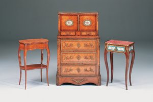 Mesa ocasional vitoriana (esquerda) (tulipwood, kingwood, marchetaria e parquete)