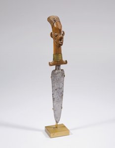 Faca Mangbetu (madeira e metal)