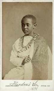 Príncipe Alamayu, filho do imperador Theodor II da Abissínia, Ryde, Inglaterra, 1868 (impressão de albume) de Cornelius Jabez Hughes