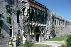 Muro Norte do Palácio de Diocleciano com a Porta Aurea, c.AD 300