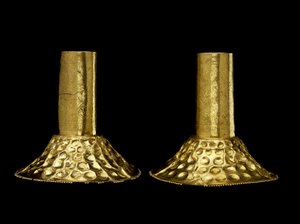 Par de ornamentos de orelha usados por um governante ou xamã de Culture Chimu