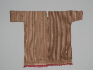 Túnica com mangas, c.1300-1470 (algodão e fibra de camelídeo) de Culture Chimu