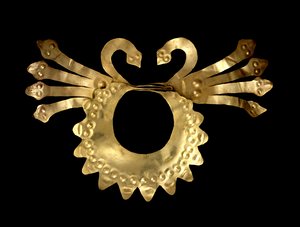 Ornamento de nariz com serpentes