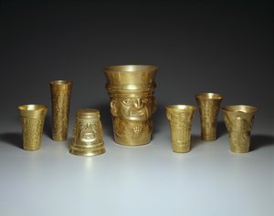Copos, 900-1100 (ouro)