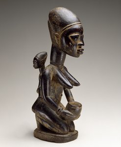 Figura materna e infantil, Nigéria, final do século 19 (madeira e vestígios de índigo)