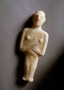 Ídolo feminino, estatueta esquemática, mármore branco, 3200-2000 BC