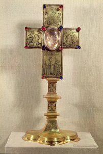 Relicário cruz do Papa Urbano V (1310-70) 1368-78 (ouro, cristal e pedras preciosas)