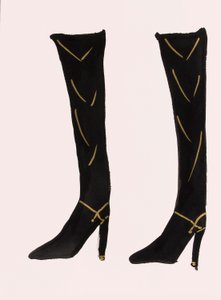 Black Boots, 2017 (tinta da China preta, com caneta de feltro dourada sobre papel) de Daisy de Villeneuve