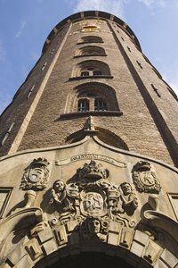 Vista exterior da torre, concluída em 1643 de Danish School