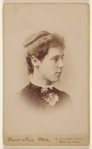 [Jovem mulher não identificada de perfil, impressa em estilo vinheta] de David Rees