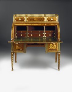Mesa cilíndrica mecânica, os suportes atribuídos a François Redmond, c.1777-80 (amboyna embutido em latão e ormolu, madeira de tulipa, sicômoro tingido e marchetaria) (ver também 486554)