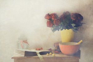 Natureza morta com rosas vintage de Delphine Devos