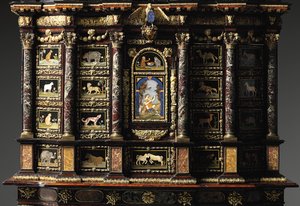 Gabinete de suporte Luís XIV (bronze dourado, pietra dura, carapaça de tartaruga, cinza, ebonizado e dourado parcial) (ver também 1766355-6) de Domenico and Gobelins workshop (attr. to) Cucci