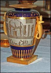 Vaso, Vivant Denon, Serviço de Porcelana &39;Egípcia&39;, Sevres, 1806 (porcelana pintada e dourada)