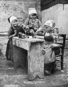 Crianças em trajes tradicionais, Marken, Holanda, 1936.