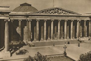 Frente em Colunata do Museu Britânico no Local da Antiga Casa de Montague, c1935. de Donald McLeish