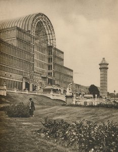 Vidro e vigas do Crystal Palace em Sydenham, c1935. de Donald McLeish